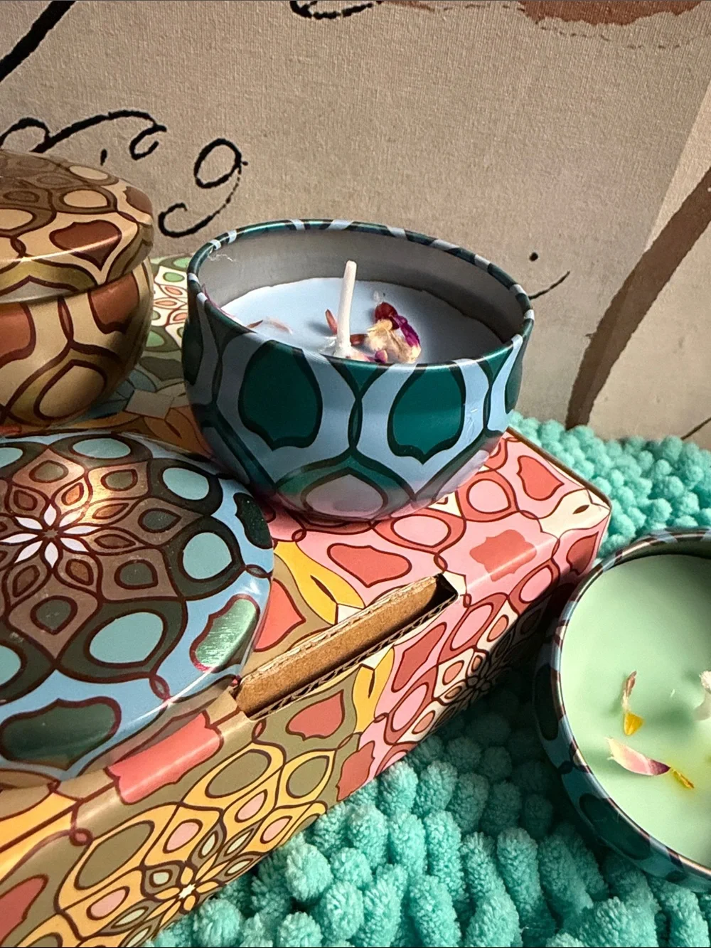 ❣️5/$25❣️Scented Tin Candles - Multi-Color Floral Pattern. Reusable tin.